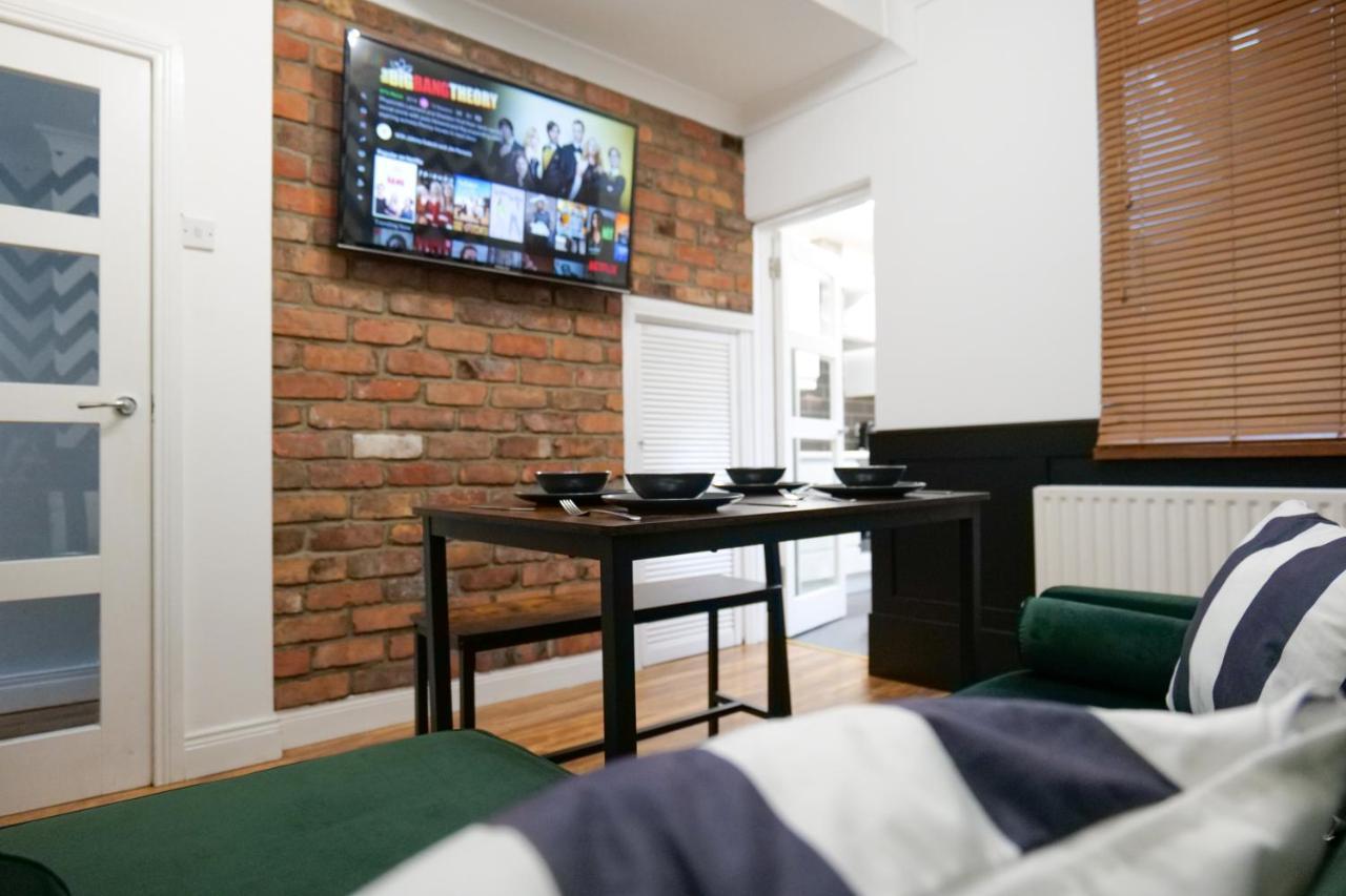 Broadway Belfast! Central Location! Sleeps 6! Exteriör bild