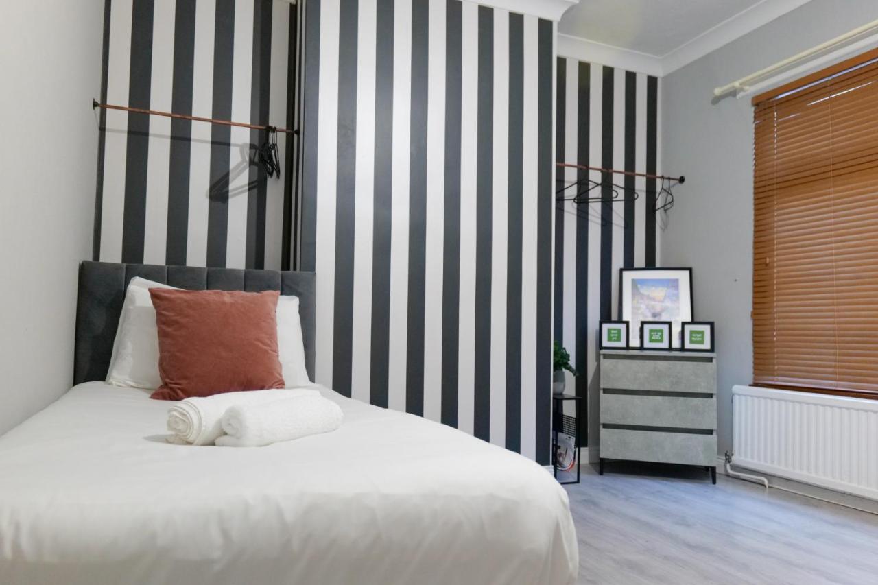 Broadway Belfast! Central Location! Sleeps 6! Exteriör bild