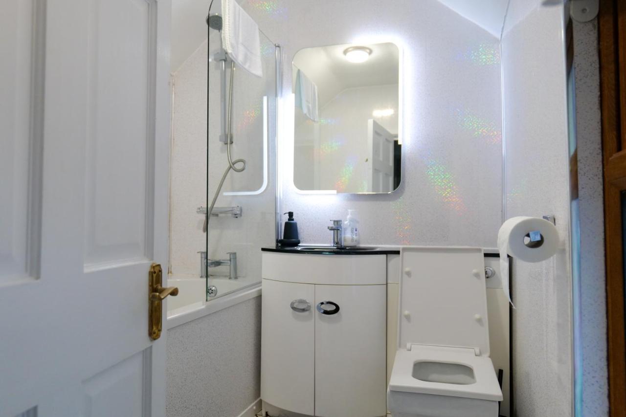 Broadway Belfast! Central Location! Sleeps 6! Exteriör bild
